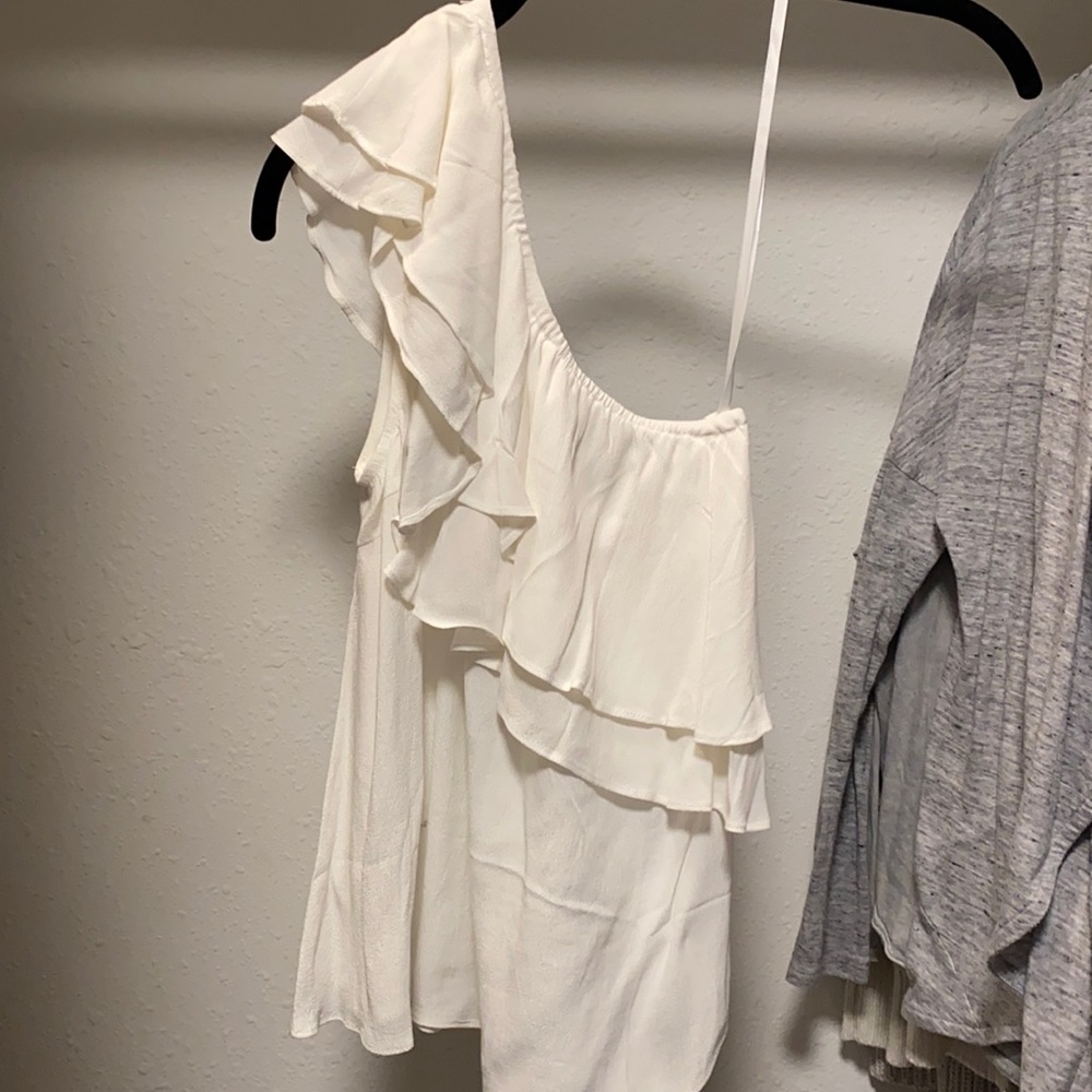 One shoulder top